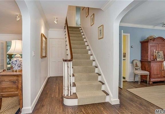3rd image of 27 Saint Andrews Ln