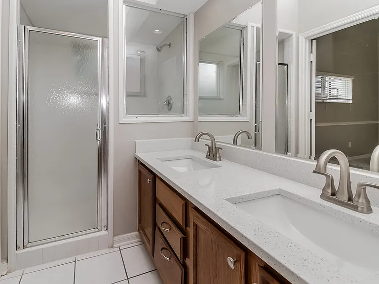 623 Weybridge Ct — Photo 14