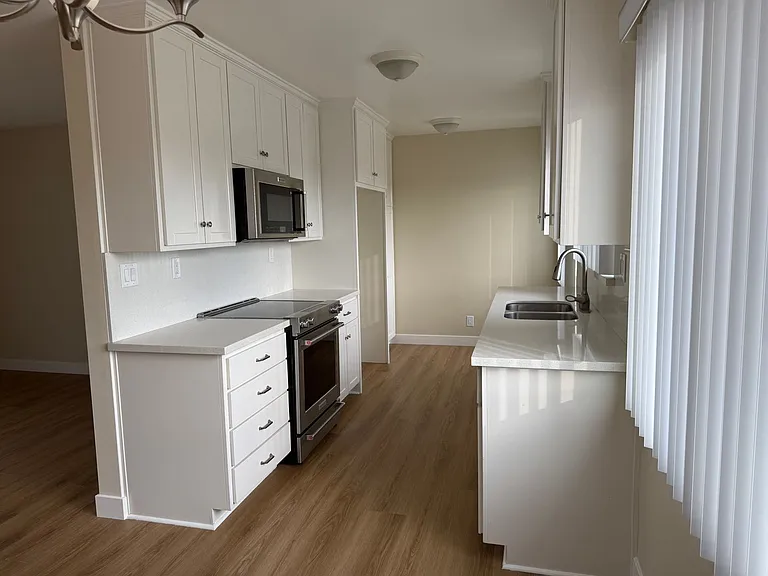 2601 N Glenoaks Blvd — Photo 10