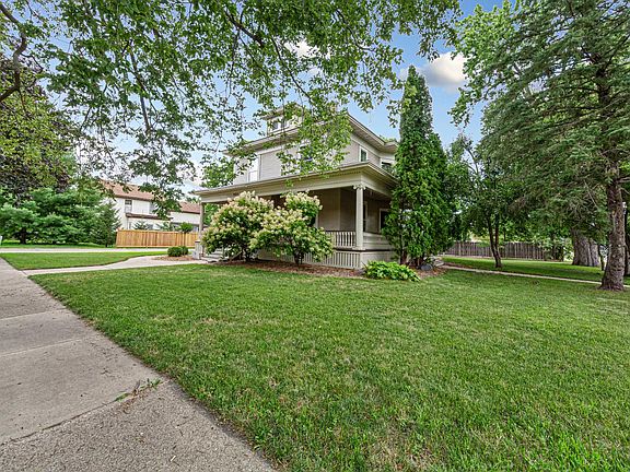 4th image of 404 3rd St NW