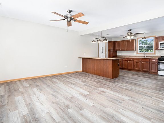 4th image of 2123 Elmwood Ln