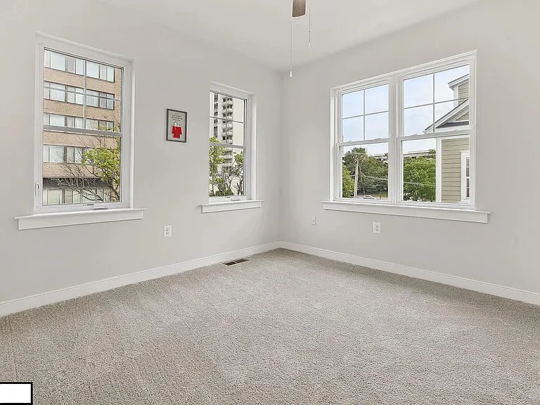 208 E Pennsylvania Ave — Photo 15