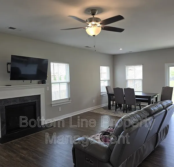 2030 Sewall Ave SW — Photo 17