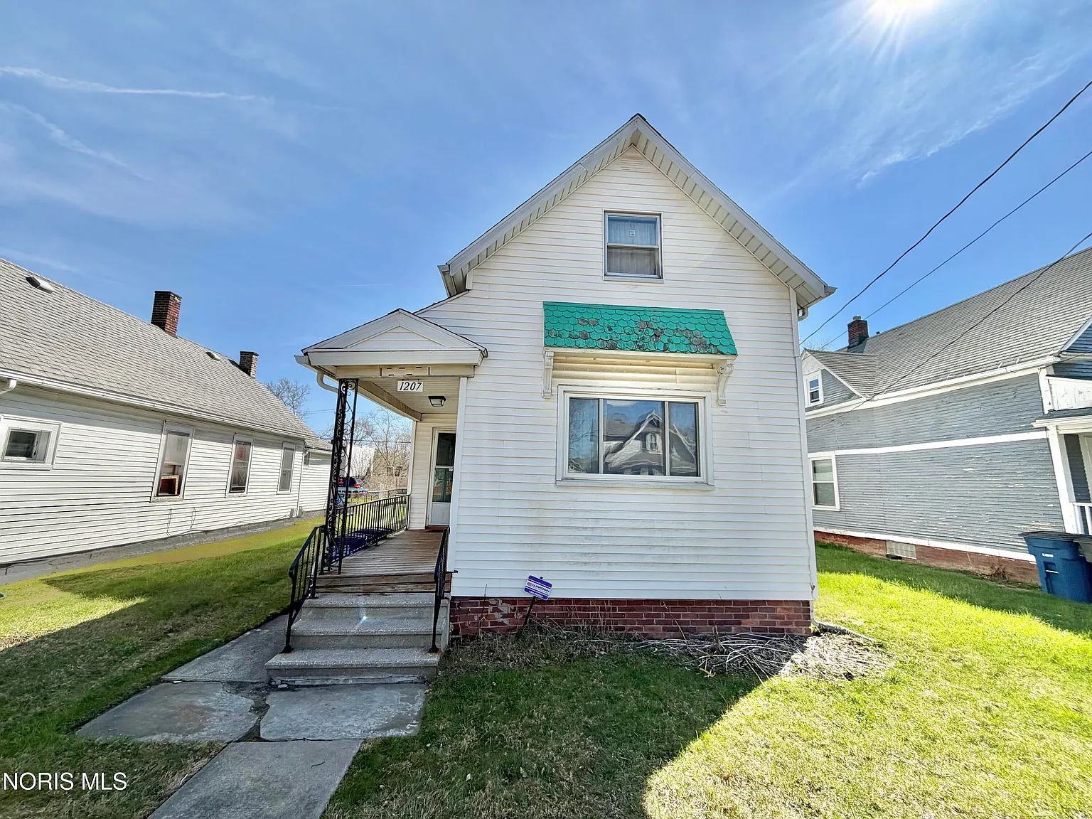 1207 Colton St photo 1