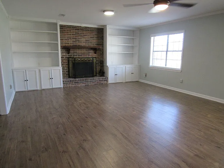 928 E Lee St — Photo 6