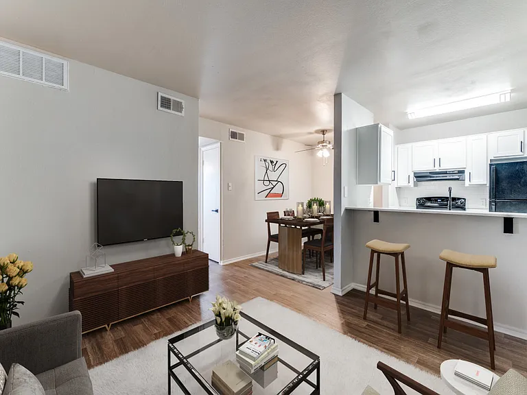 Crest River District Apartments — Photo 15
