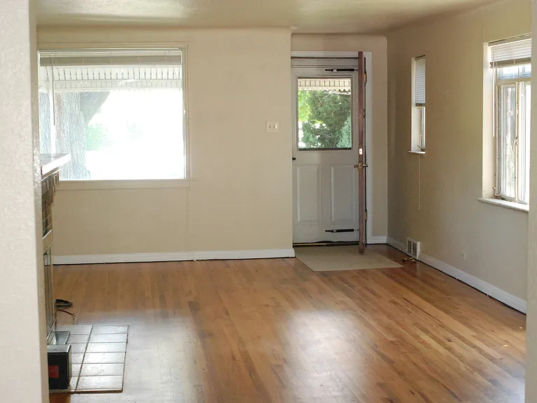 1337 Newport St — Photo 4