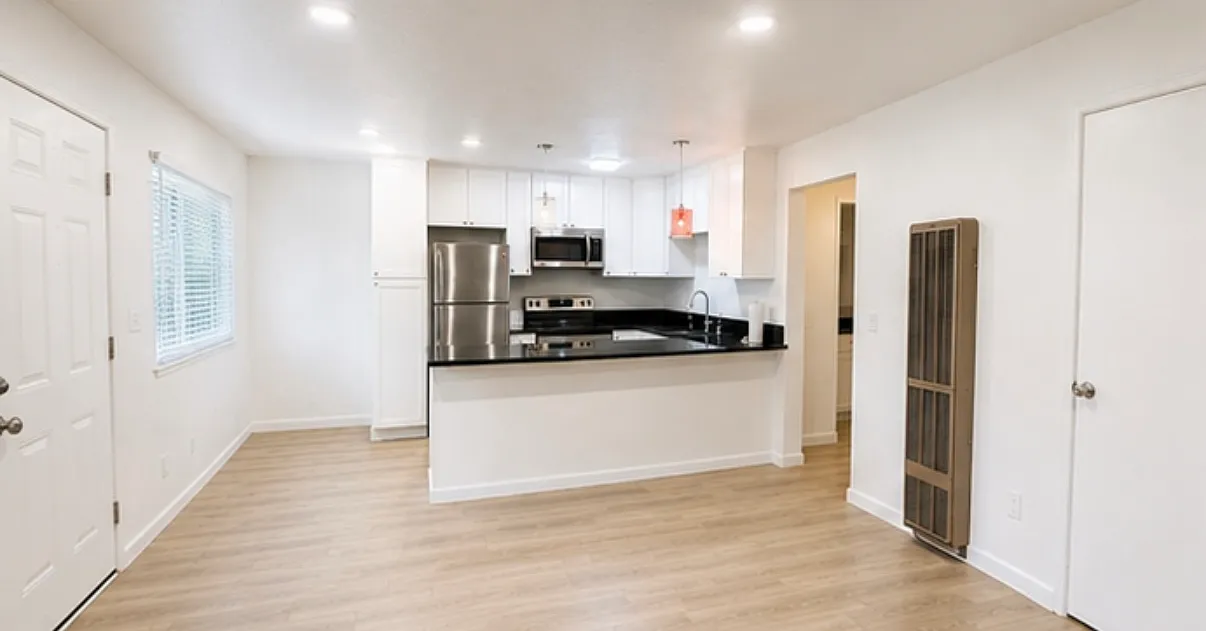 2 bed, 800 sqft, $1,675 — Photo 2