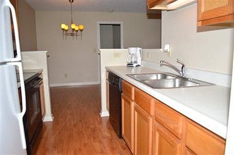 5th image of 7317 Chatham Ct #10E