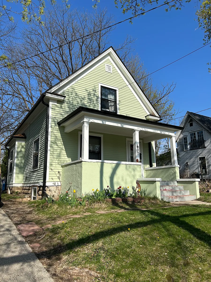 Building Photo - 607 Spring St