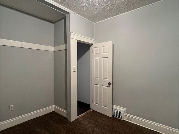 3rd image of 9616 Nelson Ave