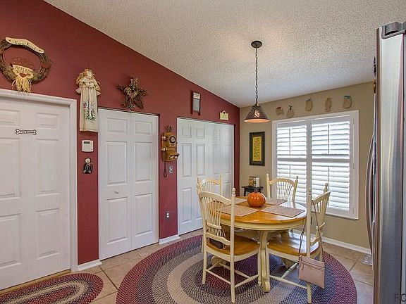 3rd image of 25 Pinell Ln