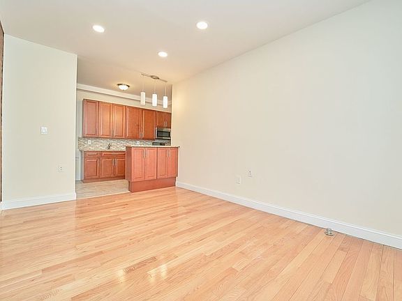 5th image of 611 W 177th St #25