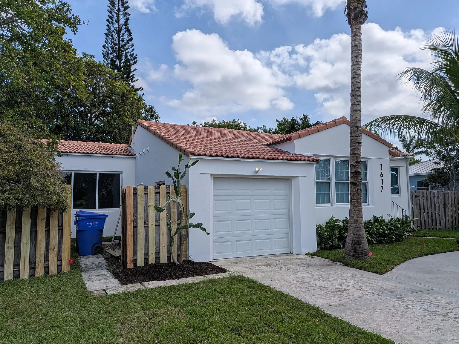 1617 Johnson St — Photo 4
