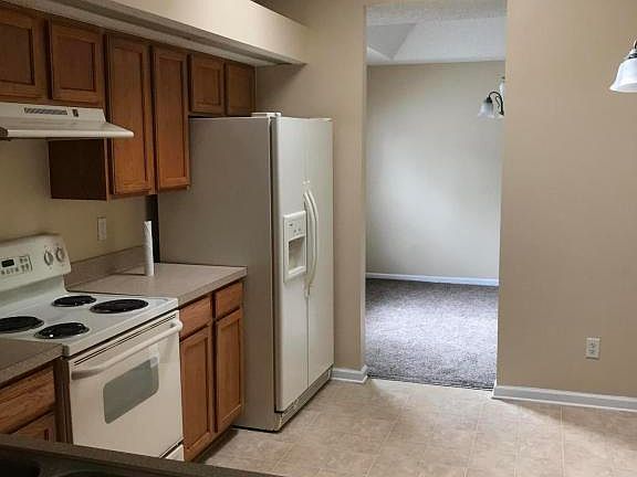 4th image of 2931 Centerwood Dr N