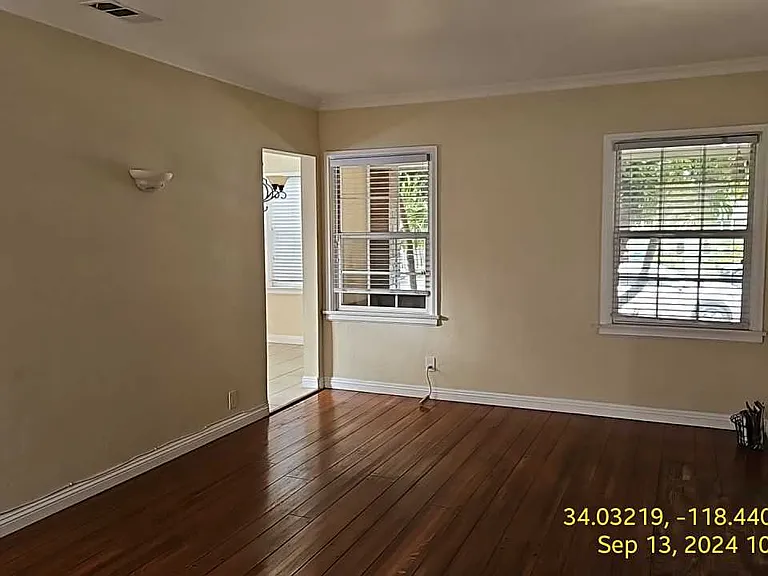 2452 Colby Ave — Photo 10