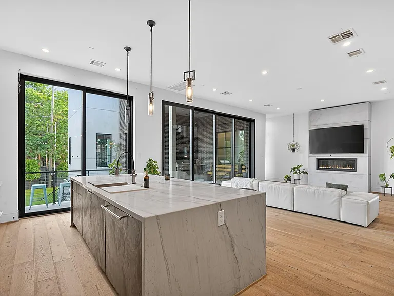 6143 Hurst St — Photo 18