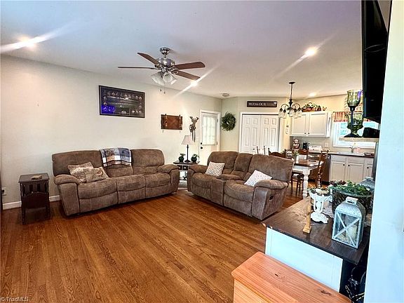 5th image of 837 Sink Farm Rd