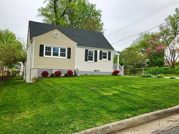 2nd image of 2918 Meadow Ln