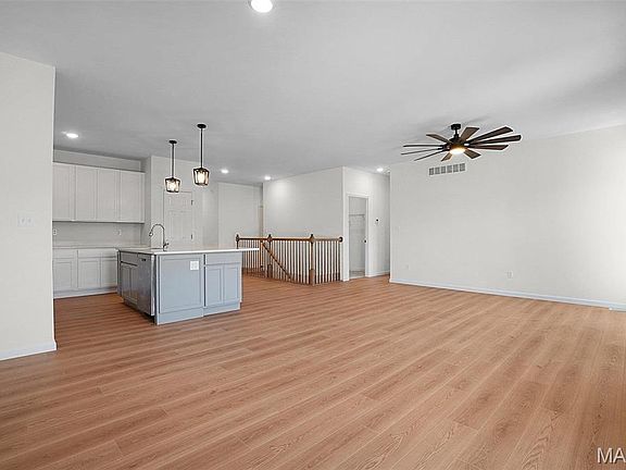 5th image of 184 Hanks Close #184