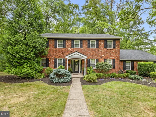 554 Applewood Dr, Fort Washington, PA 19034