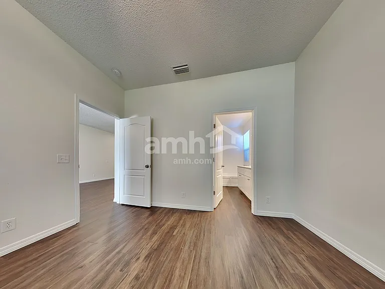 12727 Westwood Lakes Blvd — Photo 8