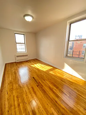 Sold by Winzone Realty Inc | media 10