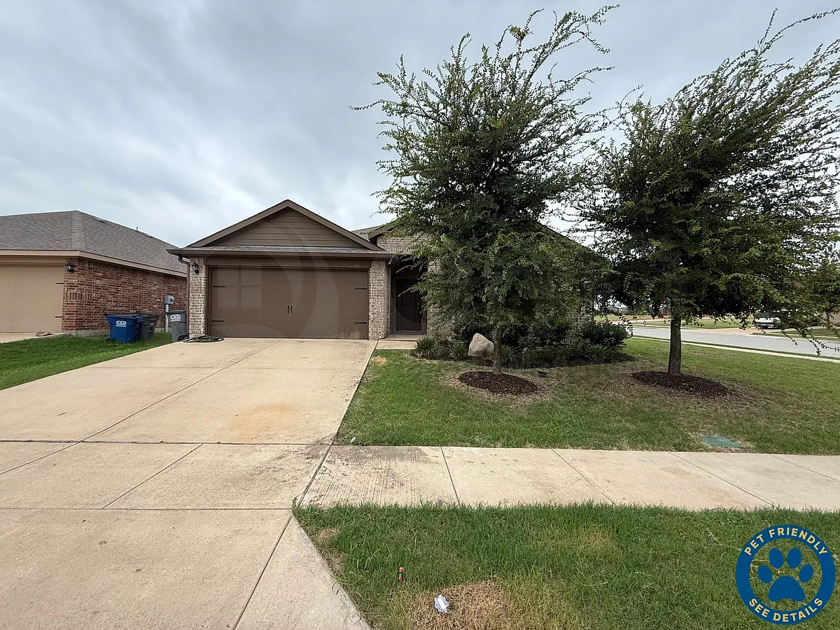 4 bed, 2.0 bath, 2080 sqft, $1,999 — Photo 1