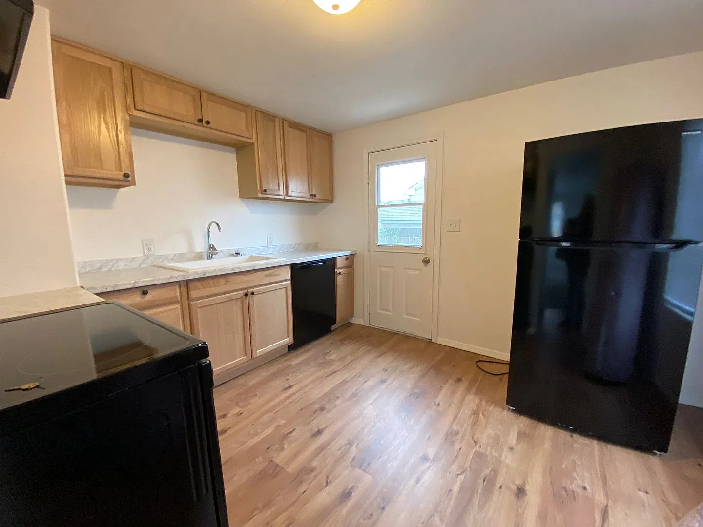 3 bedroom, 1 bathroom (one egress room) Single Family Home Available now! — Photo 4