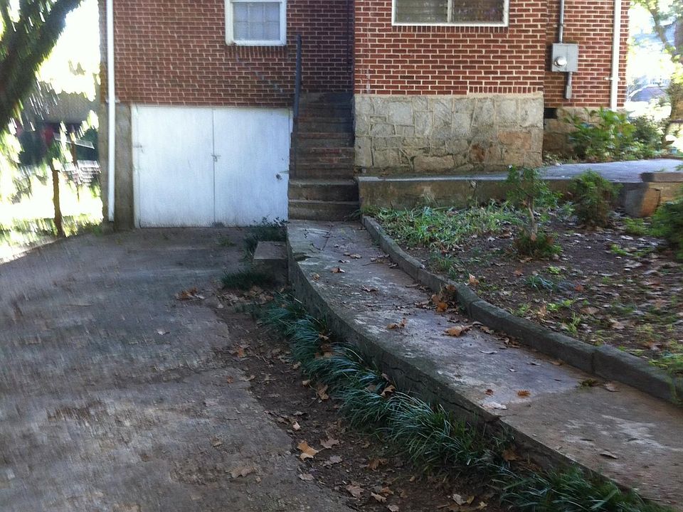 2nd image of 1070 Berne St SE