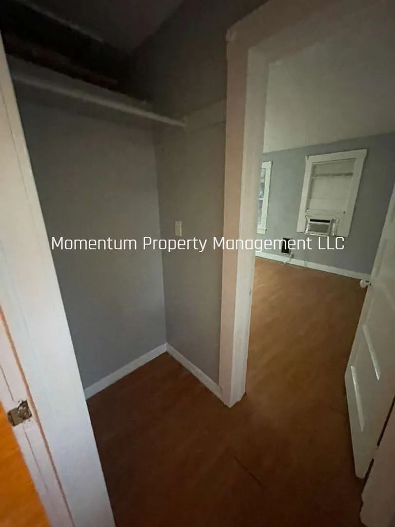 Building Photo - 8406 N North Brks #C