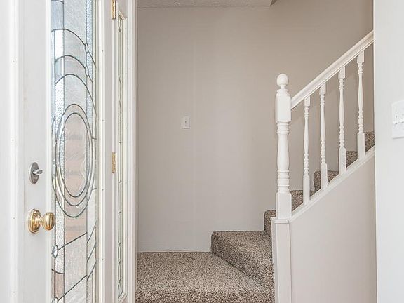 3rd image of 202 Cascade Dr