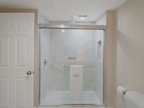 5th image of 810 W 5th St