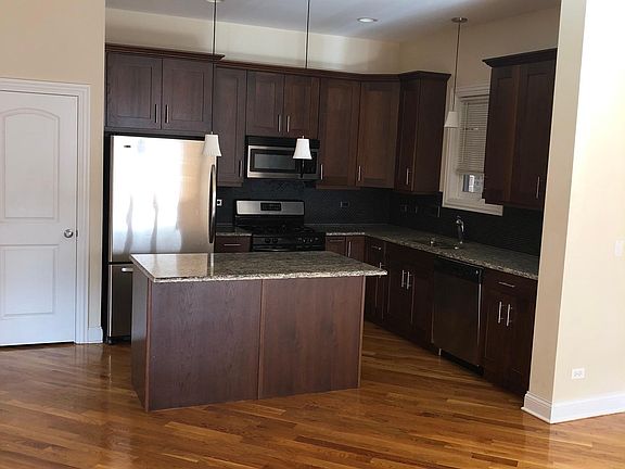 3rd image of 2334 N Greenview Ave APT 1F