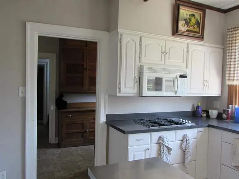 303 S Gray St — Photo 4