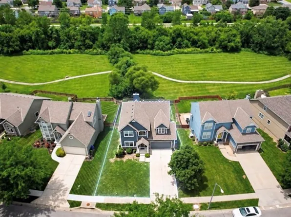 712 S Adams St, Raymore, MO 64083