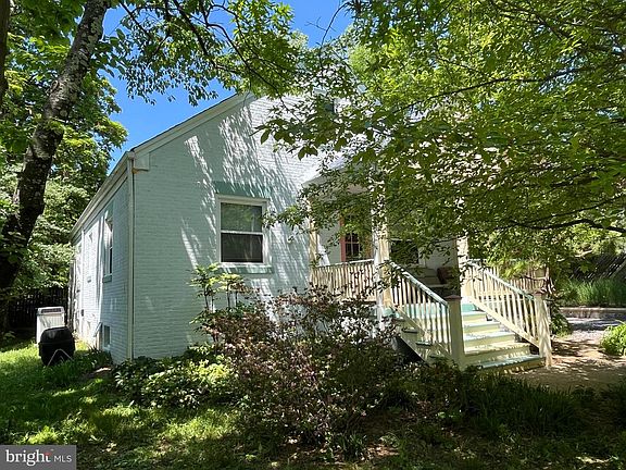 4th image of 9 Pine Ave