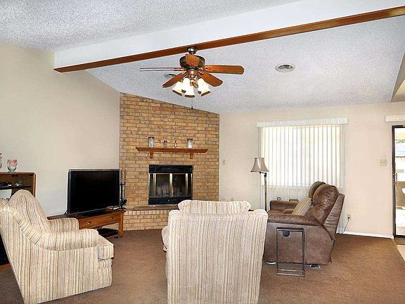 4th image of 3018 N Elm Ave