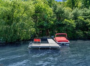 70 Lake End Rd, Newfoundland, NJ 07435