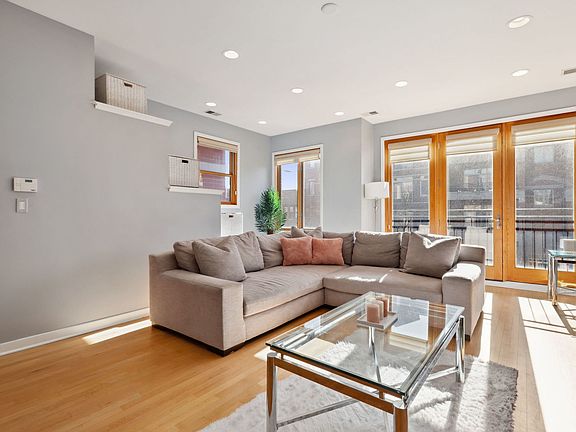 4th image of 1930 W Belmont Ave #2