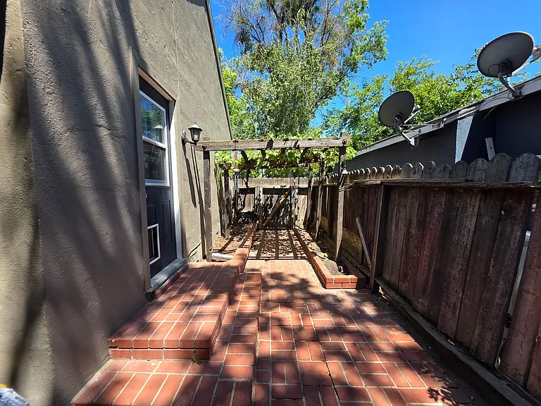 221 Oakshire Ave — Photo 27