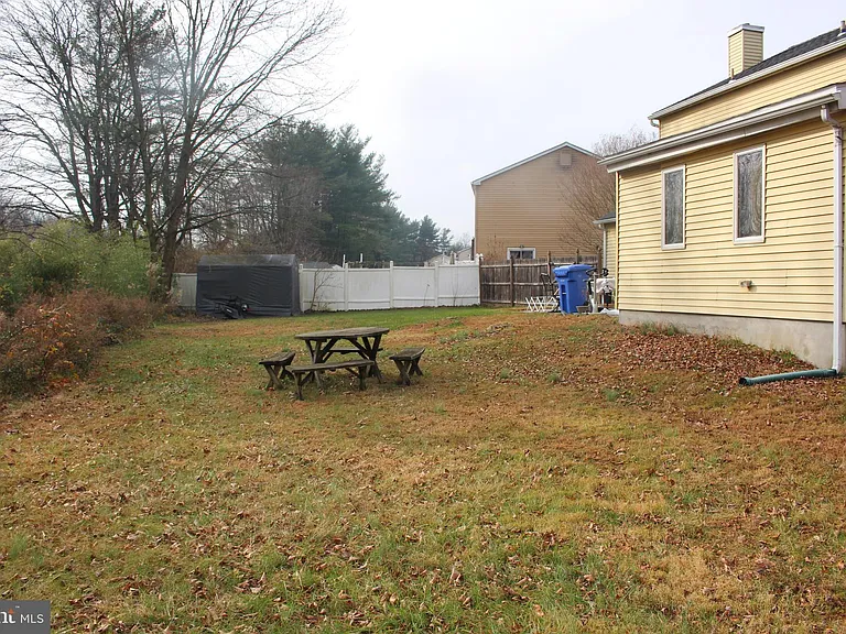 219 Meadow Dr — Photo 48