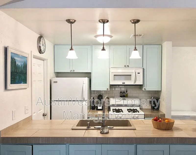 2 bed, 2.0 bath, $1,600 — Photo 3
