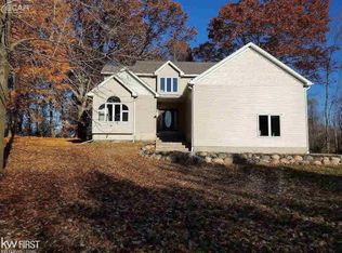 3098 Waterland Dr, Metamora, MI 48455