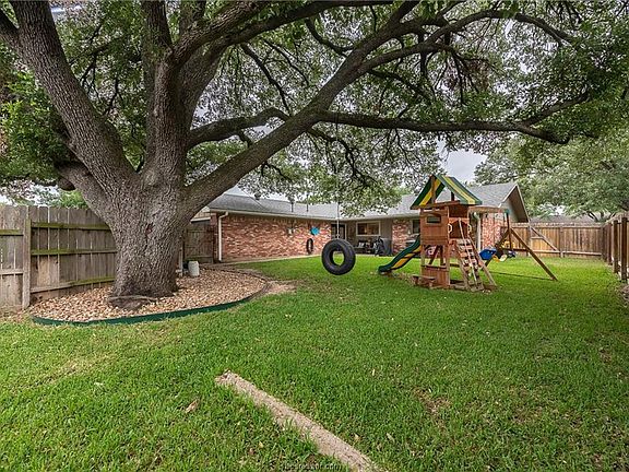 3rd image of 1100 Sul Ross Dr