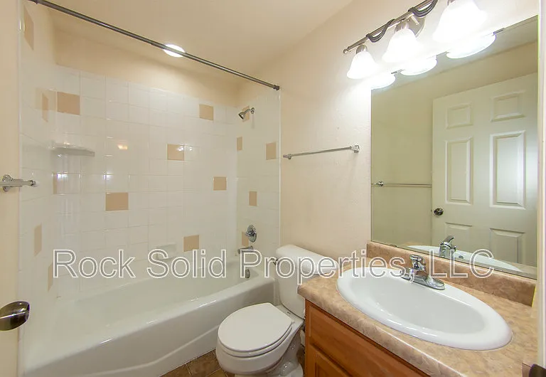 521 Queens Rd #1 — Photo 27