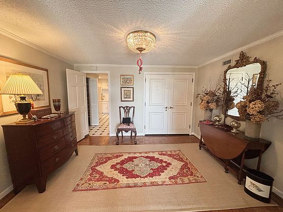 2nd image of 1829 Senate St APT 9C