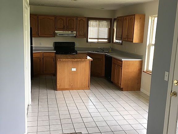 4th image of 2901 Red Oak Cir