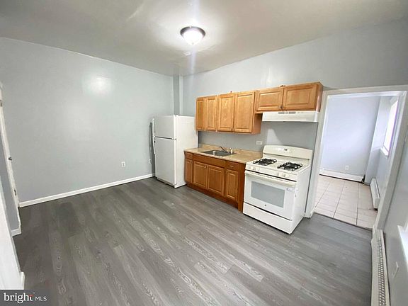 5th image of 3168 Reach St