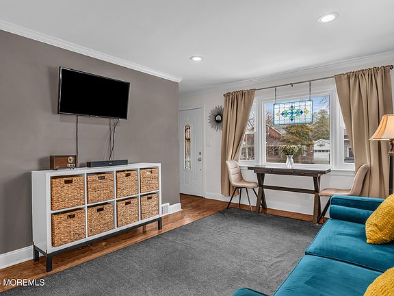 5th image of 75 Carpenter Street